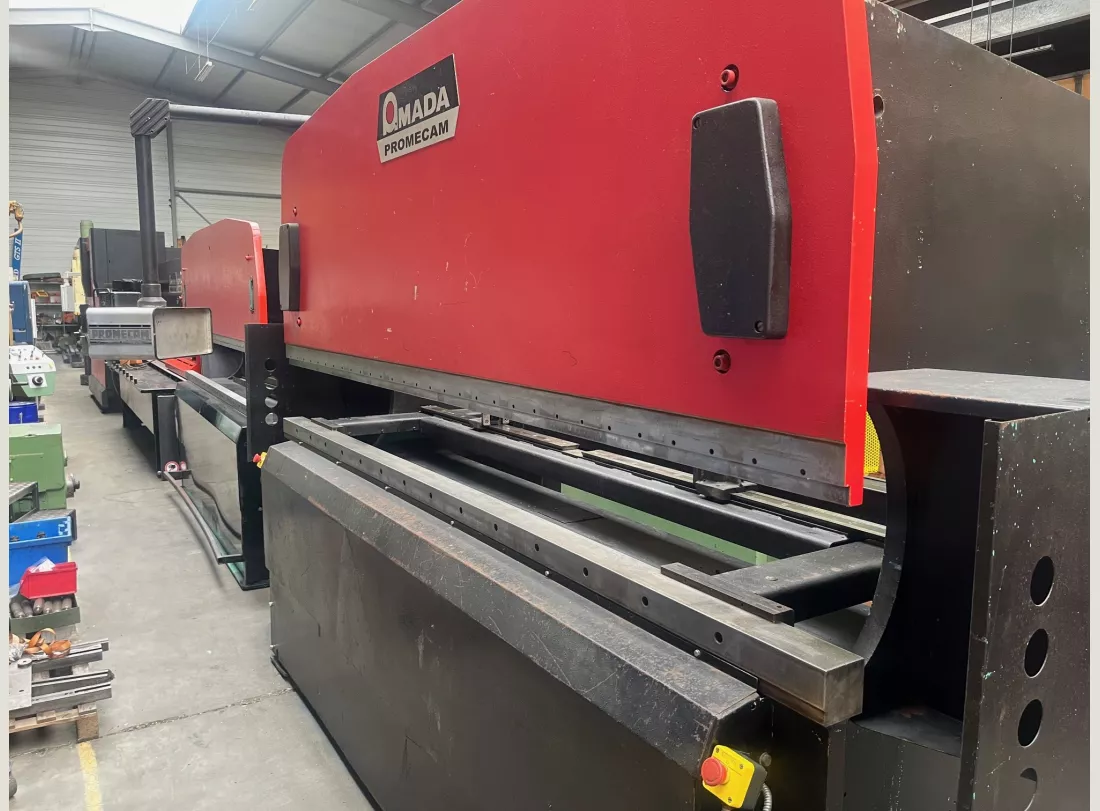 Presse plieuse AMADA PROMECAM ITS 3000 x 125T 1