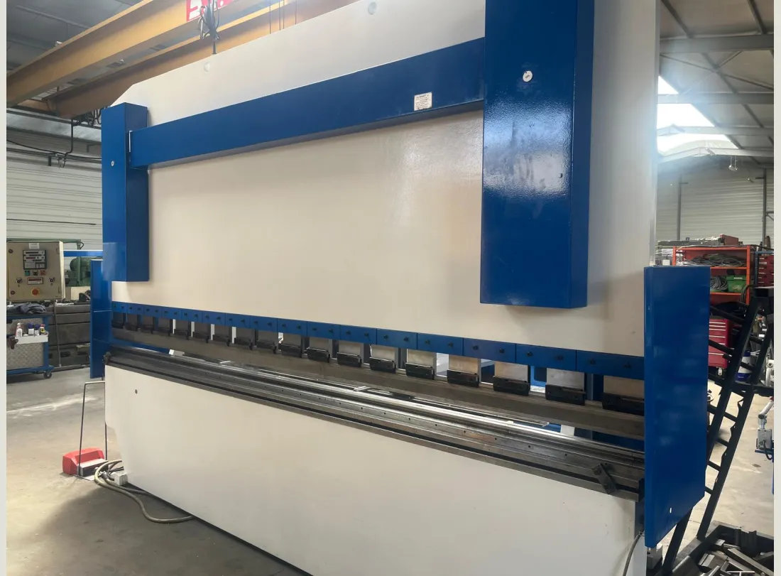 Presse plieuse LVD 4000 x 200T 2