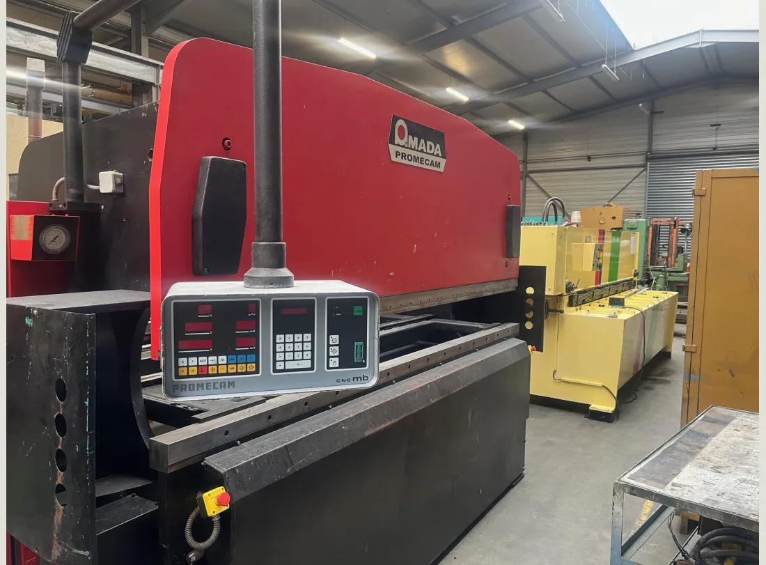 Presse plieuse AMADA PROMECAM ITS 3000 x 125T 1