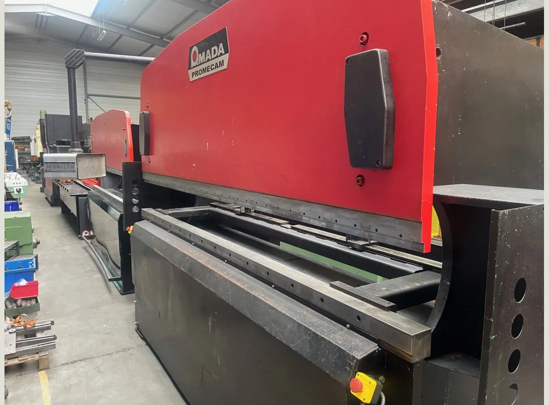Presse plieuse AMADA PROMECAM ITS 3000 x 125T 2