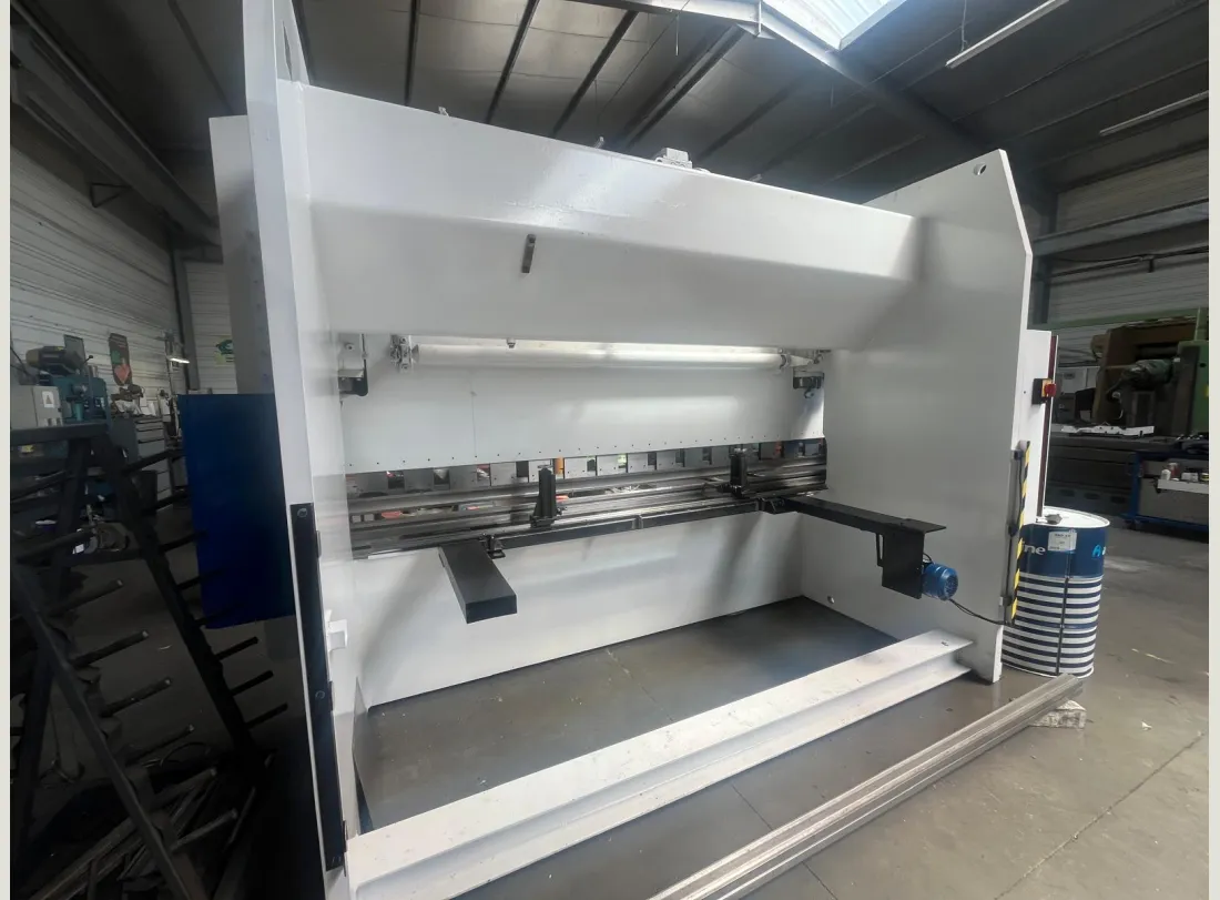 Presse plieuse LVD 4000 x 200T 3