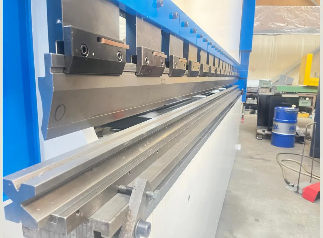 Presse plieuse LVD 4000 x 200T 7